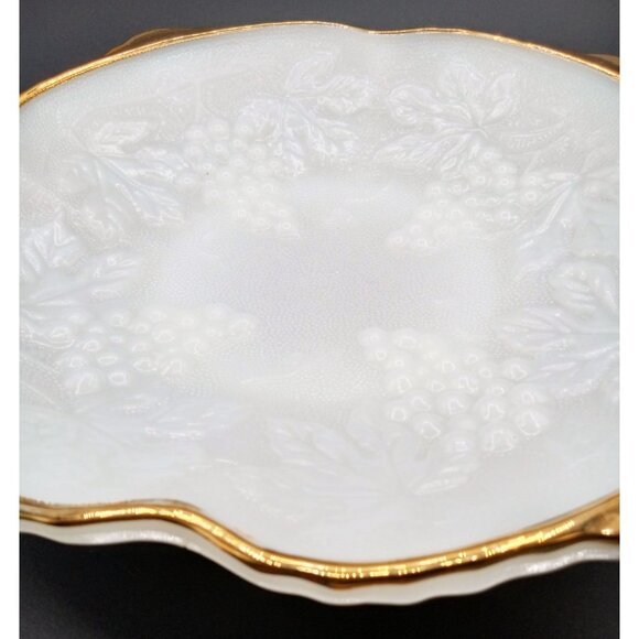 Milk Glass Serving Bowl Anchor Hocking Grape Harvest Gold Edge Pedestal Vintage - Picture 15 of 15